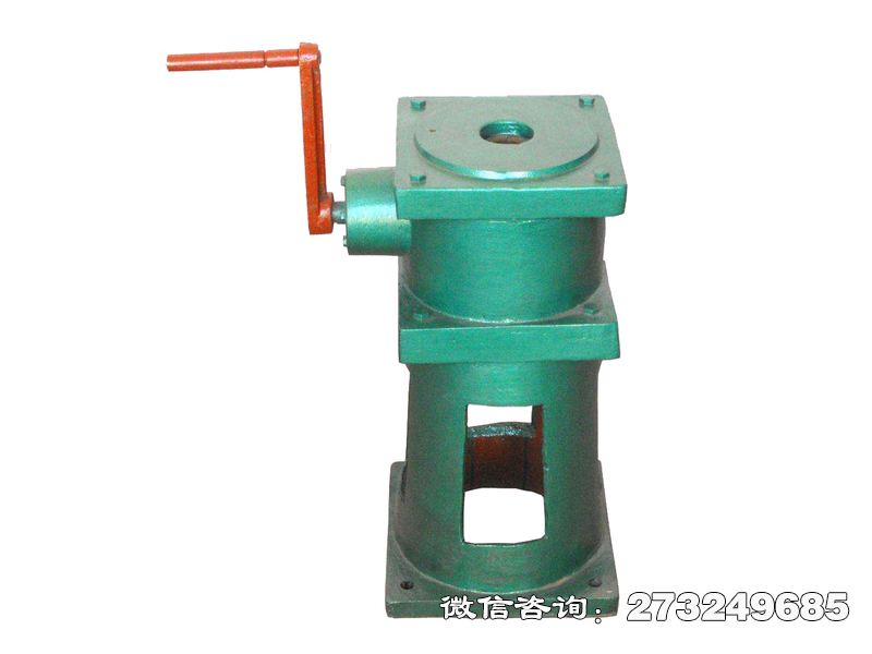 人力驅(qū)動啟閉設(shè)備適用于偏遠地區(qū)的小型水利設(shè)施、應(yīng)急排水工程，農(nóng)業(yè)合作社、防汛部門等單位會用到。它通過人力搖桿或者杠桿來操作閘門，無需電力供應(yīng)，在停電或者偏遠的環(huán)境中也能正常使用。設(shè)備采用鑄鐵或者鋼制材質(zhì)，結(jié)構(gòu)堅固耐用，能夠承受一定的水壓?？捎糜谇篱l門、排澇泵站等場景，保障基本的水利調(diào)控需求。人力驅(qū)動啟閉設(shè)備價格電話微信聯(lián)系廠家。