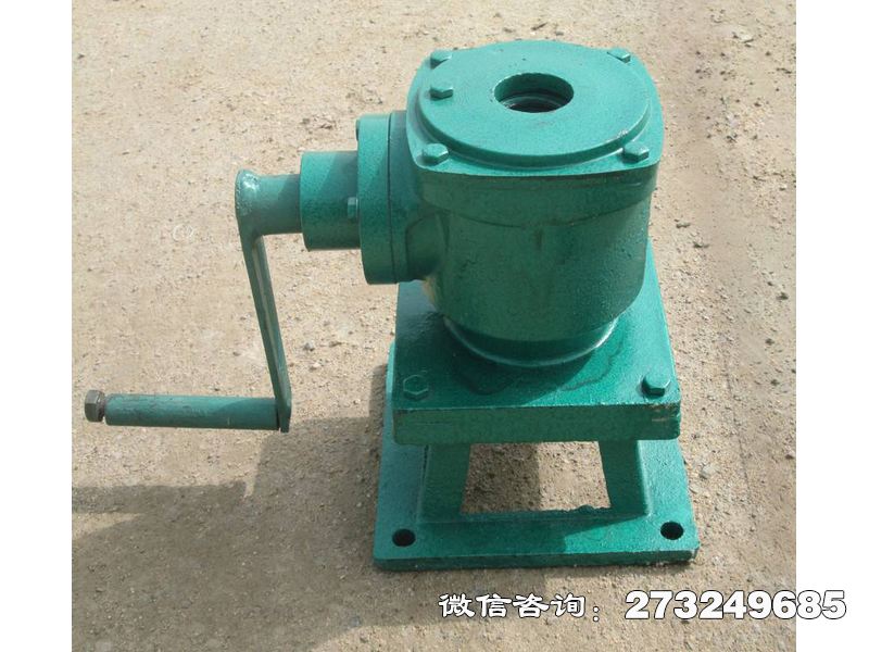 手動閘門控制器主要用于小型灌溉渠道、景觀水系的閘門控制，農(nóng)業(yè)合作社、園林工程公司等單位會使用。通過手動調(diào)節(jié)螺桿的旋轉來控制閘門的開度，實現(xiàn)對水流的精準控制?？刂破鞑捎娩撝撇馁|(zhì)，表面經(jīng)過防腐處理，能夠適應潮濕的環(huán)境?？膳c平板閘門、弧形閘門等多種閘門類型配套使用，操作簡單，成本較低。手動閘門控制器價格電話微信聯(lián)系廠家。